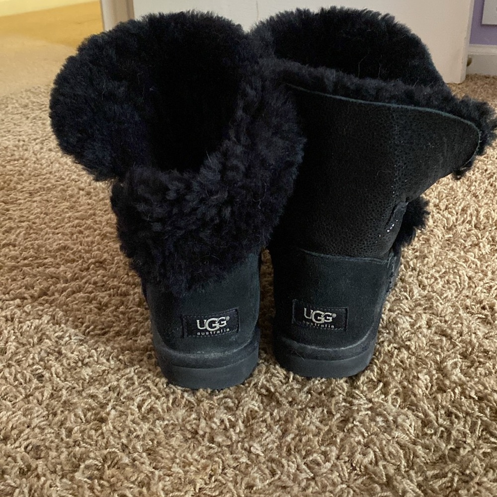 Black Sparkly Uggs With Button Size W9 - image 4